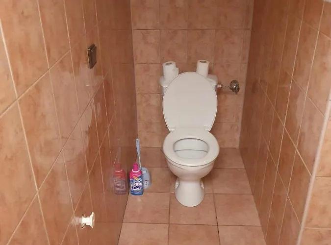 V Centre Mesta مارتون