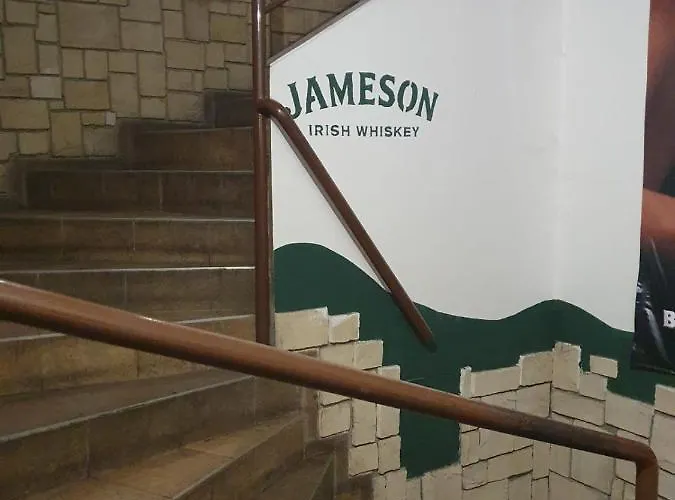 V Centre Mesta مارتون